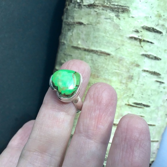 Green Turquoise Ring. Solid 925 Silver with Natural Green Turquoise Heart shape. - Picture 12 of 16